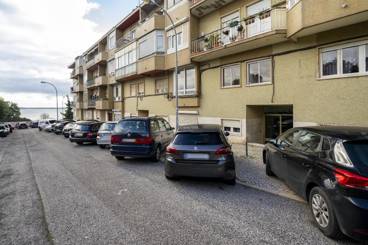 Whome Peaceful Alges Family Home Away From City Noise Lisboa Ngoại thất bức ảnh